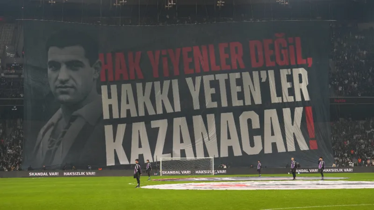 Beşiktaş taraftarından TFF'ye olay tepki: Hak yiyenler değil, Hakkı Yeten'ler kazanacak!