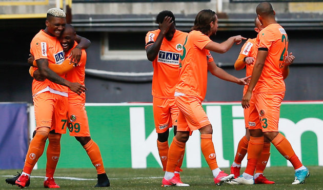 Alanyaspor deplasmanda Akhisarspor'a gol yağdırdı!