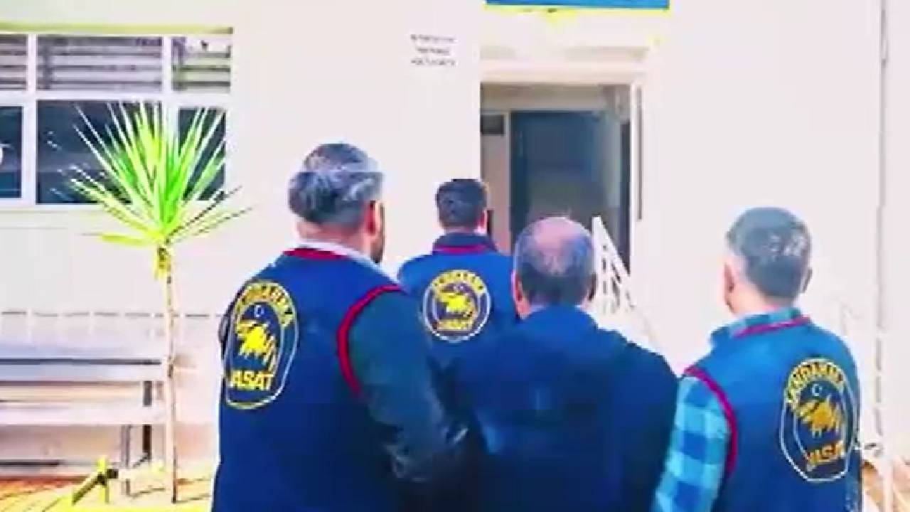 7 yıllık kaçış film gibi bitti! 34 yıllık cinayet firarisi sera bahçesinde kıskıvrak yakalandı