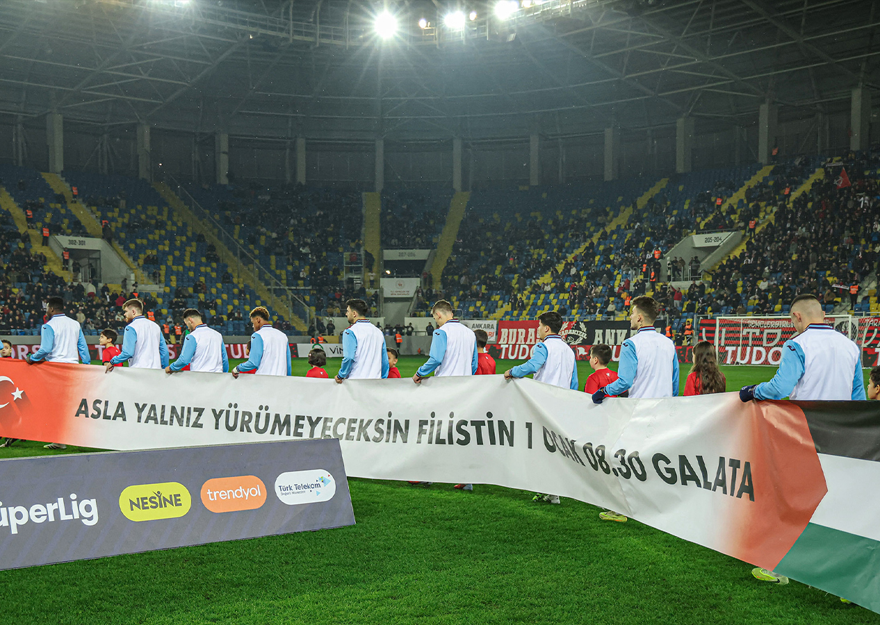 Trabzonspor Filistin pankartıyla sahaya çıktı