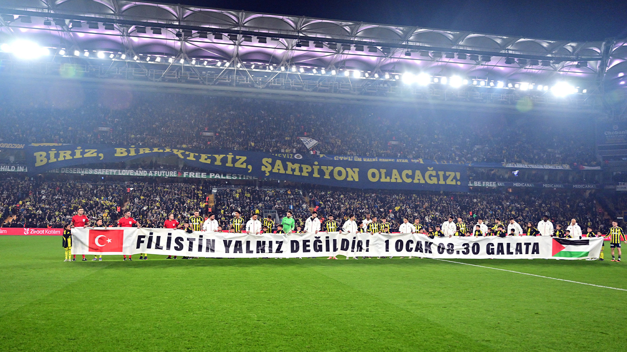 Derbide futbolculardan 'ortak' Filistin pankartı