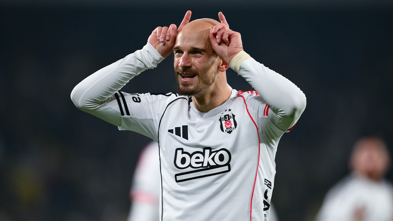 Beşiktaş'ta 4 futbolcuya teklif