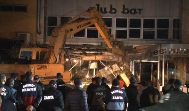 Bakırköy'de gece yarısı yıkım gerginliği