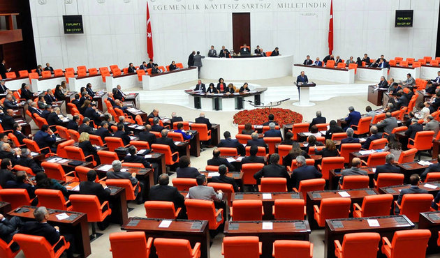 Belediye başkanı seçilme yaşı 18'e düşürülüyor