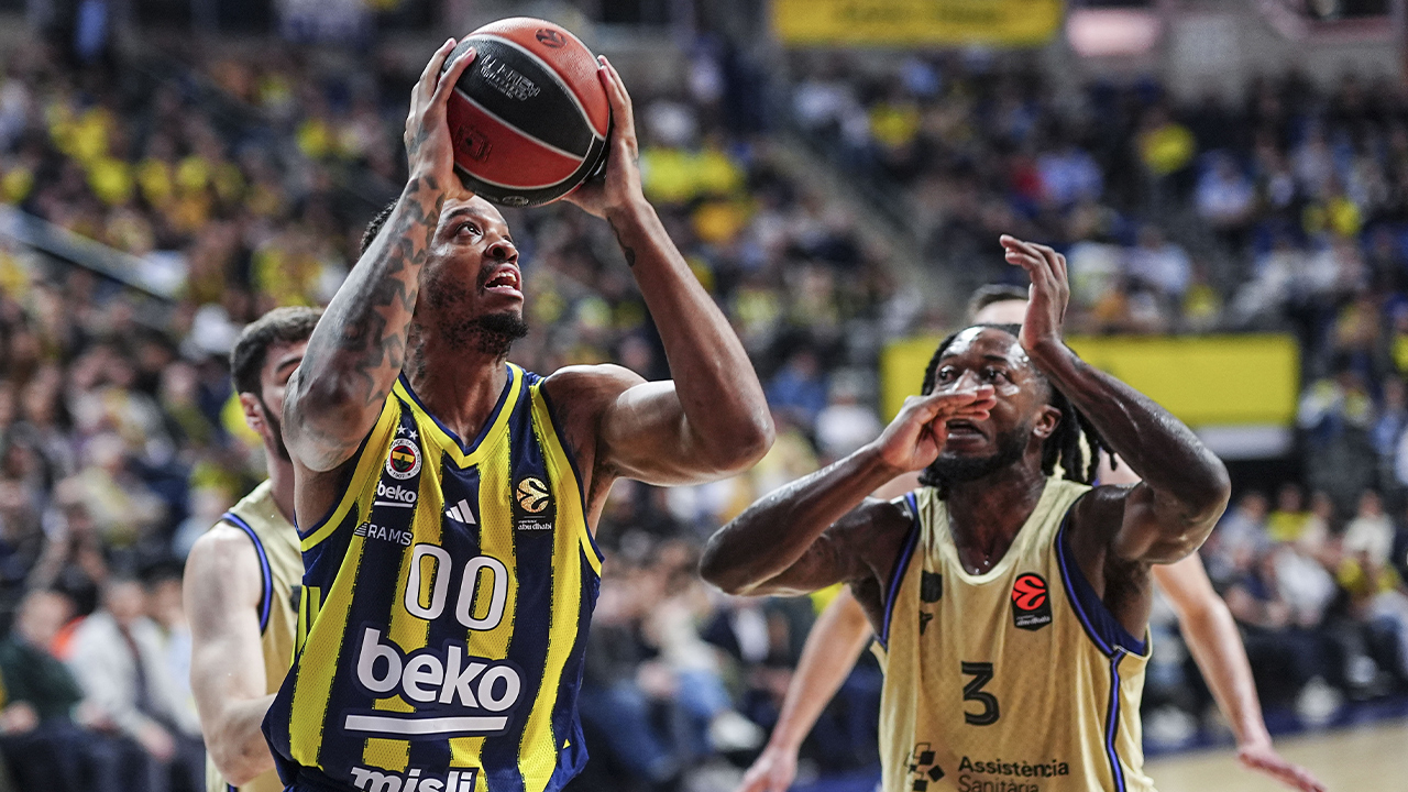 Fenerbahçe Beko son saniyelerde Barcelona'yı devirdi