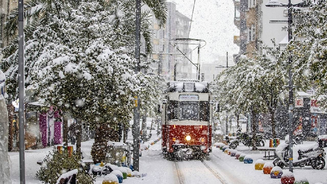 İstanbul’da hava sertleşiyor: AKOM karla karışık yağmur için gün verdi