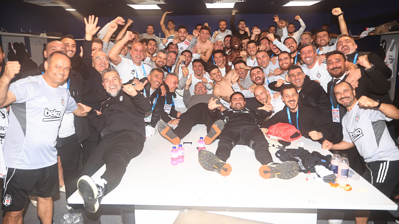 Beşiktaş'tan derbi sonrası galibiyet pozu