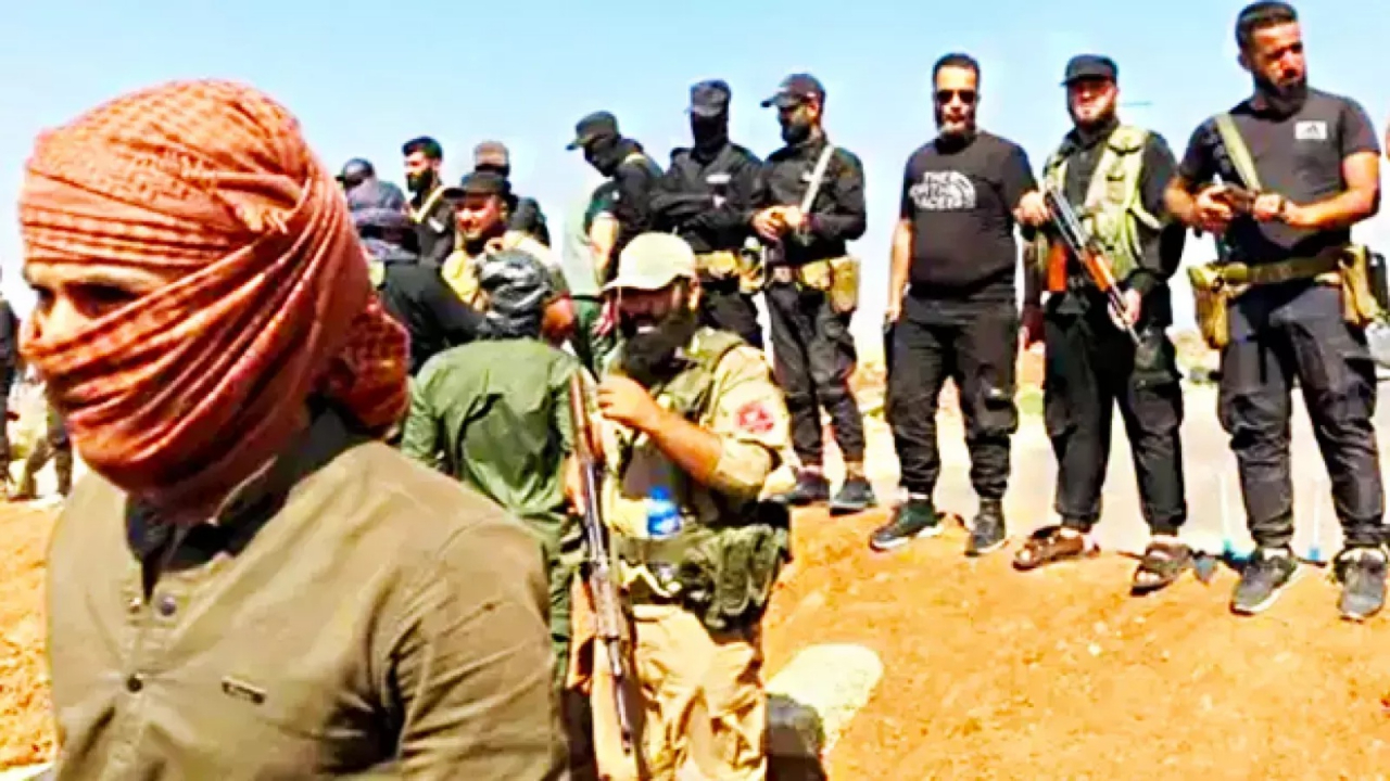 Suriye’de dengeleri sarsan kopuş: 4 bin 500 kişilik Suvvar Rakka Grubu PKK-SDG’den ayrıldı, Şam’a bağlılığını ilan etti!