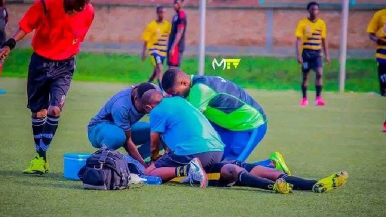 Rakibe büyü yapmak isteyen futbolcu hayatını kaybetti