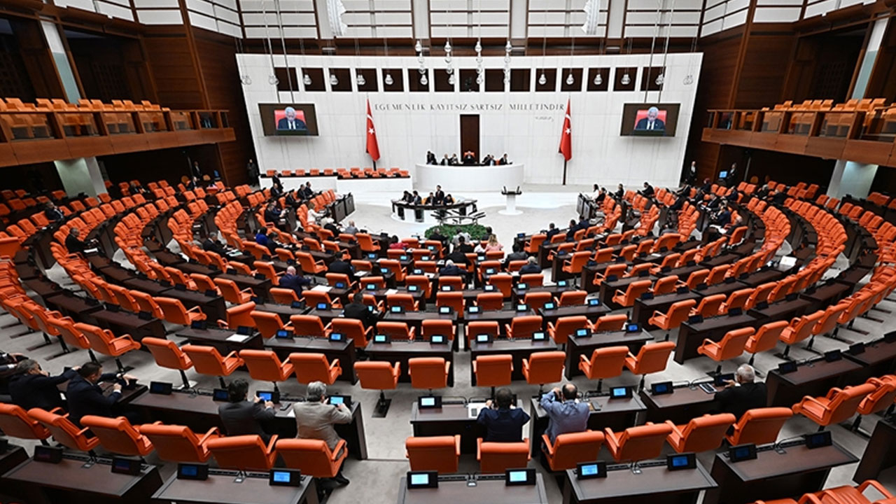 Türkiye Büyük Millet Meclisi (TBMM)'nde kabul edildi: 15 yaş altına sosyal medya yasağı, kadınlara doğum izni müjdesi
