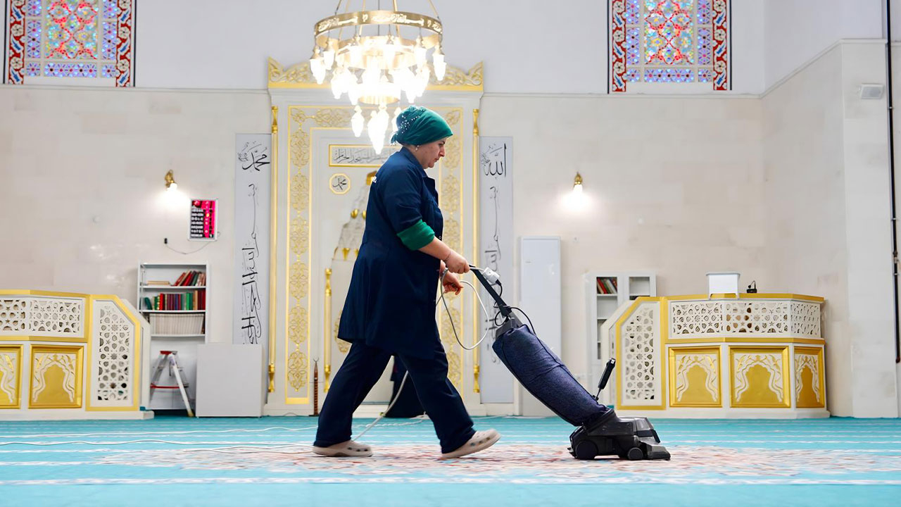 Sultanbeyli'de camiler Regaip Kandili'ne hazır