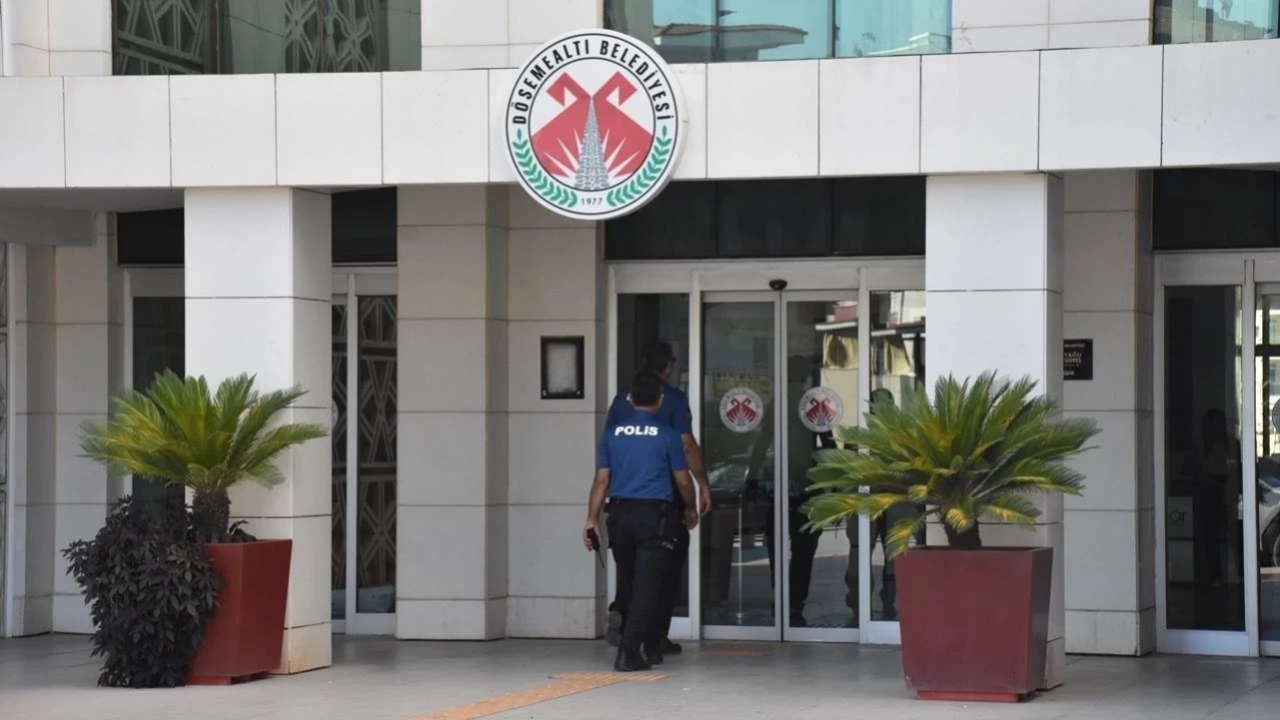 10 kişi gözaltına alındı! Antalya Döşemealtı Belediyesi'ne 'yolsuzluk' operasyonu! 7 Milyon TL'lik ihale skandalı
