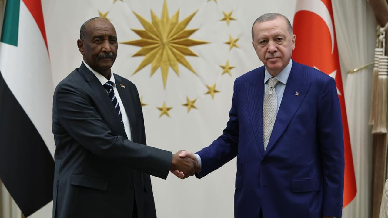 Cumhurbaşkanı Erdoğan, Sudan Egemenlik Konseyi Başkanı el Burhan ile görüştü