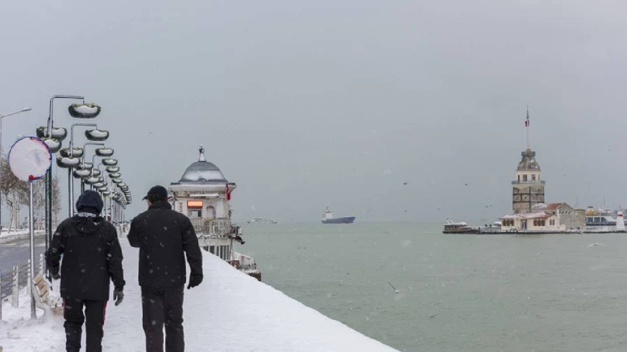 Hafta sonu planları değişecek! Valilik alarm verdi: İstanbul'da lapa lapa kar yağacak