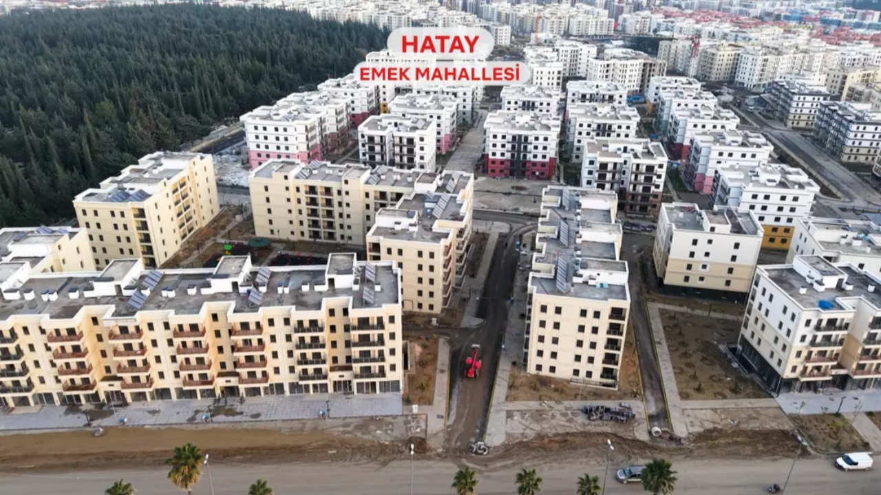 Asrın felaketinde izler asrın inşasıyla siliniyor! Şehirler yeniden ayağa kalkıyor! İşte deprem bölgesinin öncesi ve sonrası...