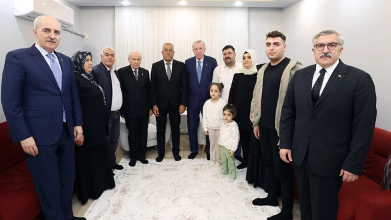 Cumhurbaşkanı Recep Tayyip Erdoğan ve Devlet Bahçeli'den Hatay’da depremzede aileye ziyaret