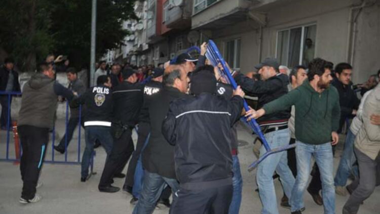 Nurettin Yıldız'ın konferansını bastılar