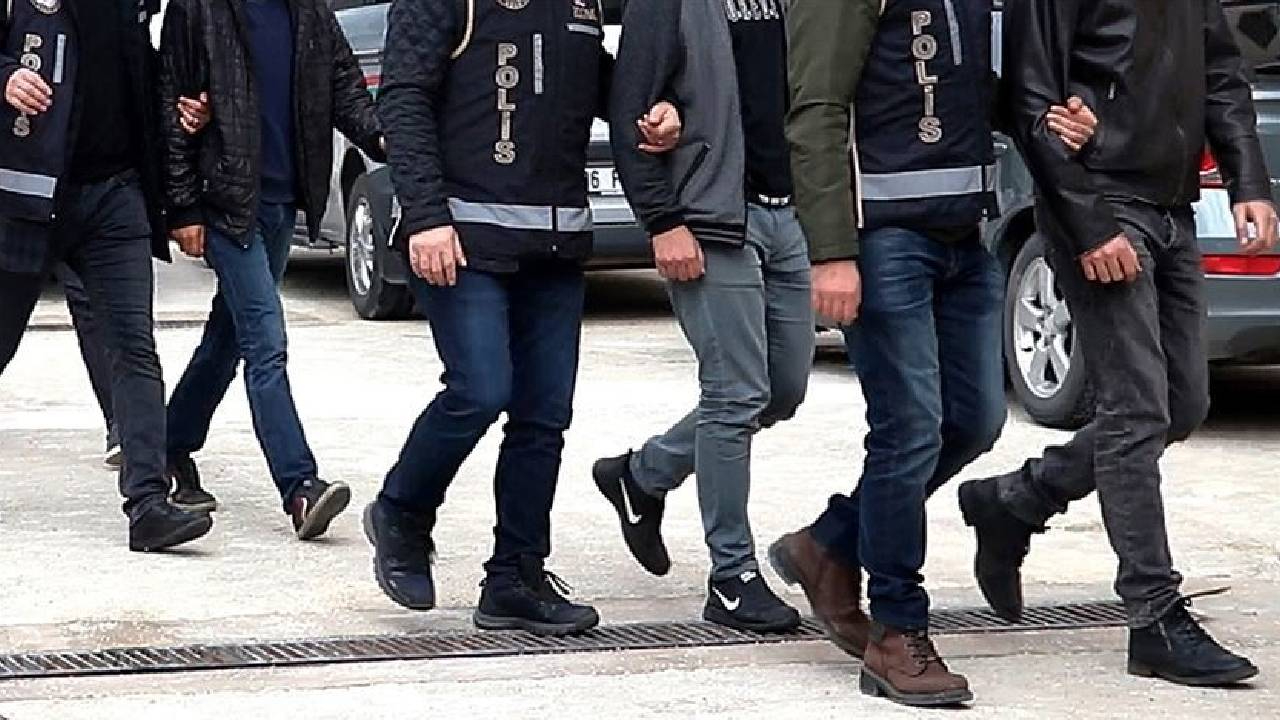 İstanbul gece hayatına darbe! Ünlü mekanlarda Kokain, silah, fişek ele geçirildi
