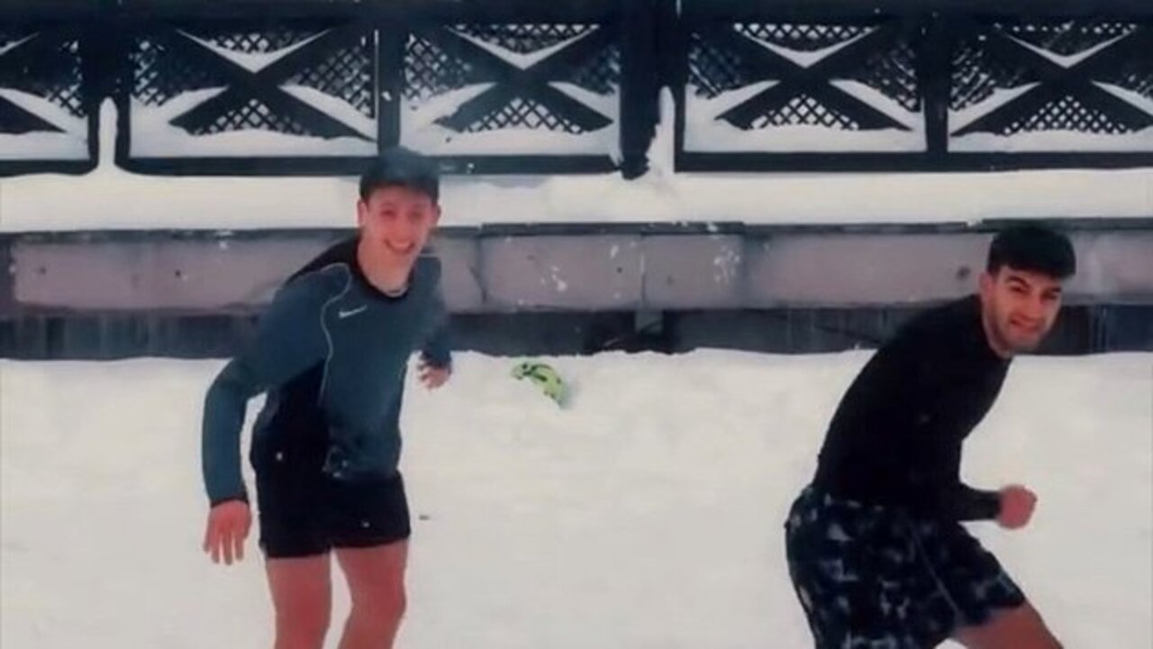 Arda Güler, Yiğit Efe Demir ile -4 derecede karda futbol oynadı!