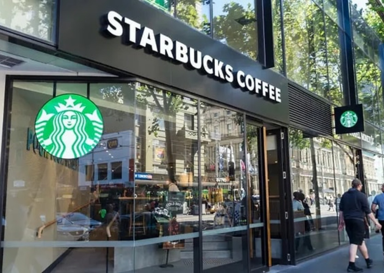 Boykot dalgası Starbucks’ı köşeye sıkıştırdı! Alarm zilleri çalıyor: 400 mağaza kapatıyorlar!
