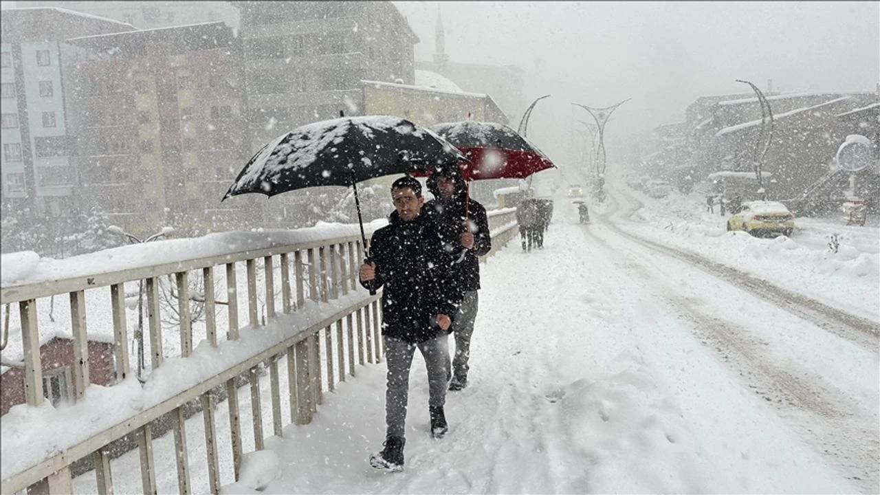 Yılbaşına hava muhalefeti... İstanbul’da kar alarmı! Valilik uyardı: Hangi ilçeler beyaza bürünecek?