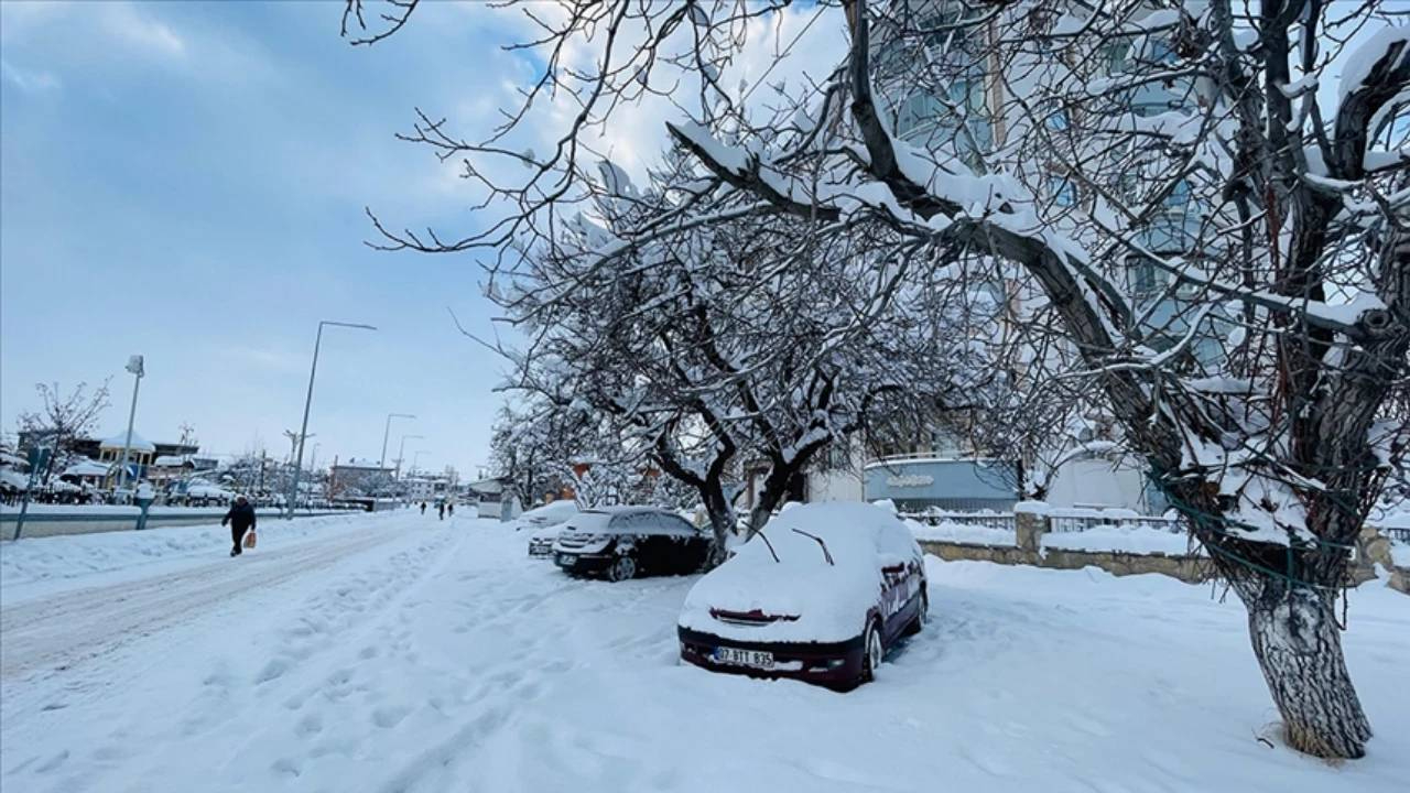 Uçak seferleri iptal... Meteoroloji uyardı: Türkiye’nin çoğu ilinde kar ve buzlanma etkili olacak