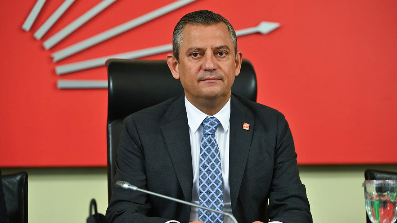 Özgür Özel'den sürpriz çıkış! CHP'li belediyelere AK Parti-MHP çağrısı
