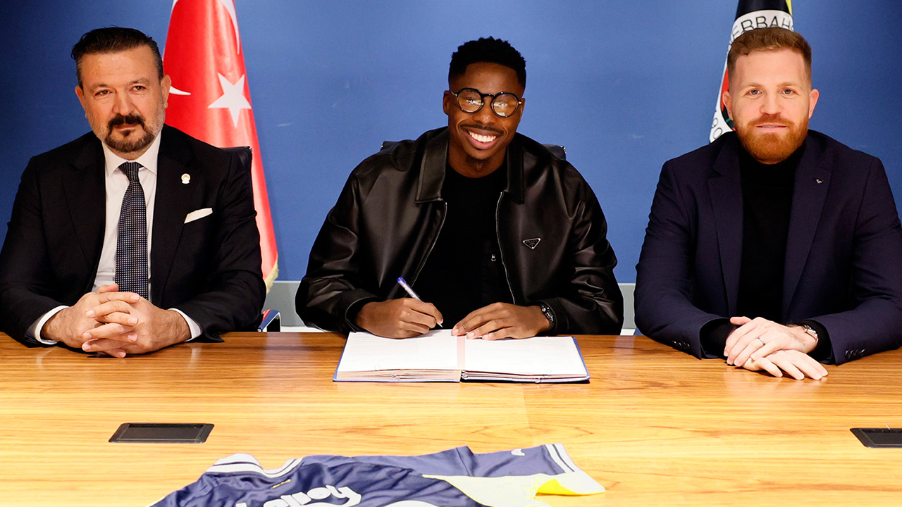Musaba resmen Fenerbahçe'de