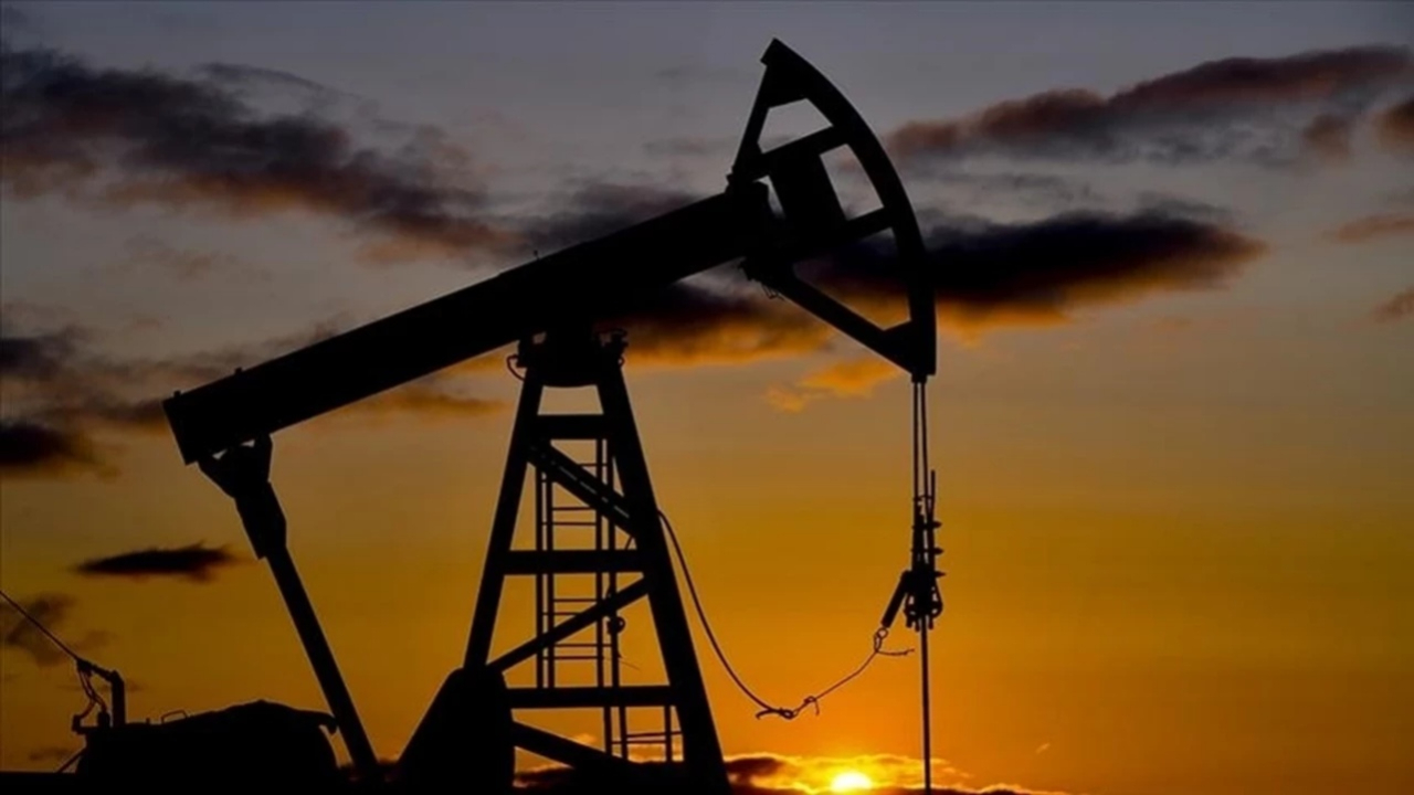 Venezuela'daki kriz petrol fiyatlarını uçurabilir! Brent petrol 60-61 dolardan yükselişe geçecek