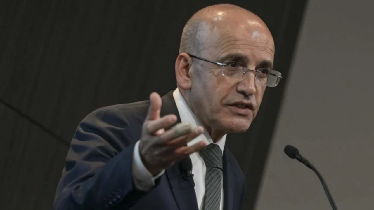 Bakan Şimşek'ten enflasyon mesajı: Dezenflasyon genele yayıldı, 2025 yıl sonu enflasyonu 13,5 puan düştü