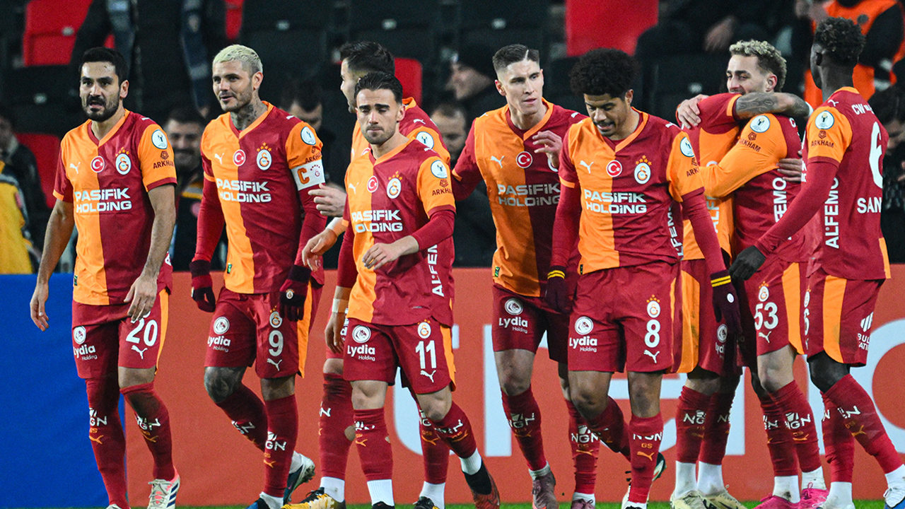 Trabzonspor'u farklı yenen Galatasaray Süper Kupa'da finale yükseldi