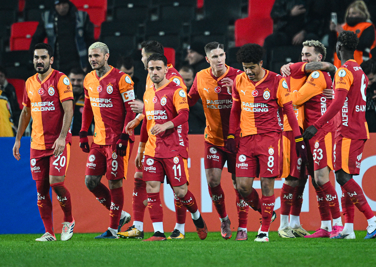 Trabzonspor'u farklı yenen Galatasaray Süper Kupa'da finale yükseldi
