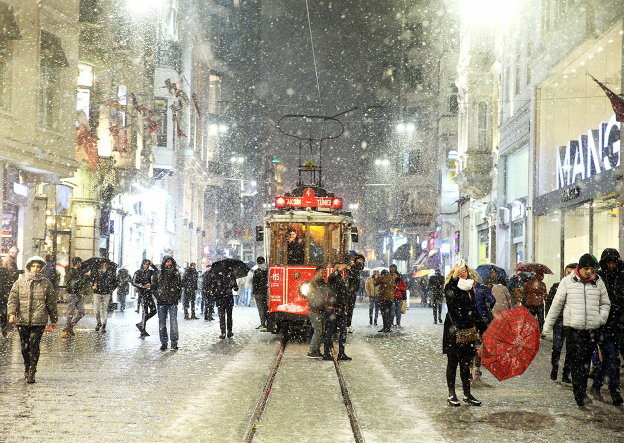 İstanbul'a kar geliyor: Meteoroloji ve AKOM tarih verdi! İstanbul'a kar ne zaman yağacak?