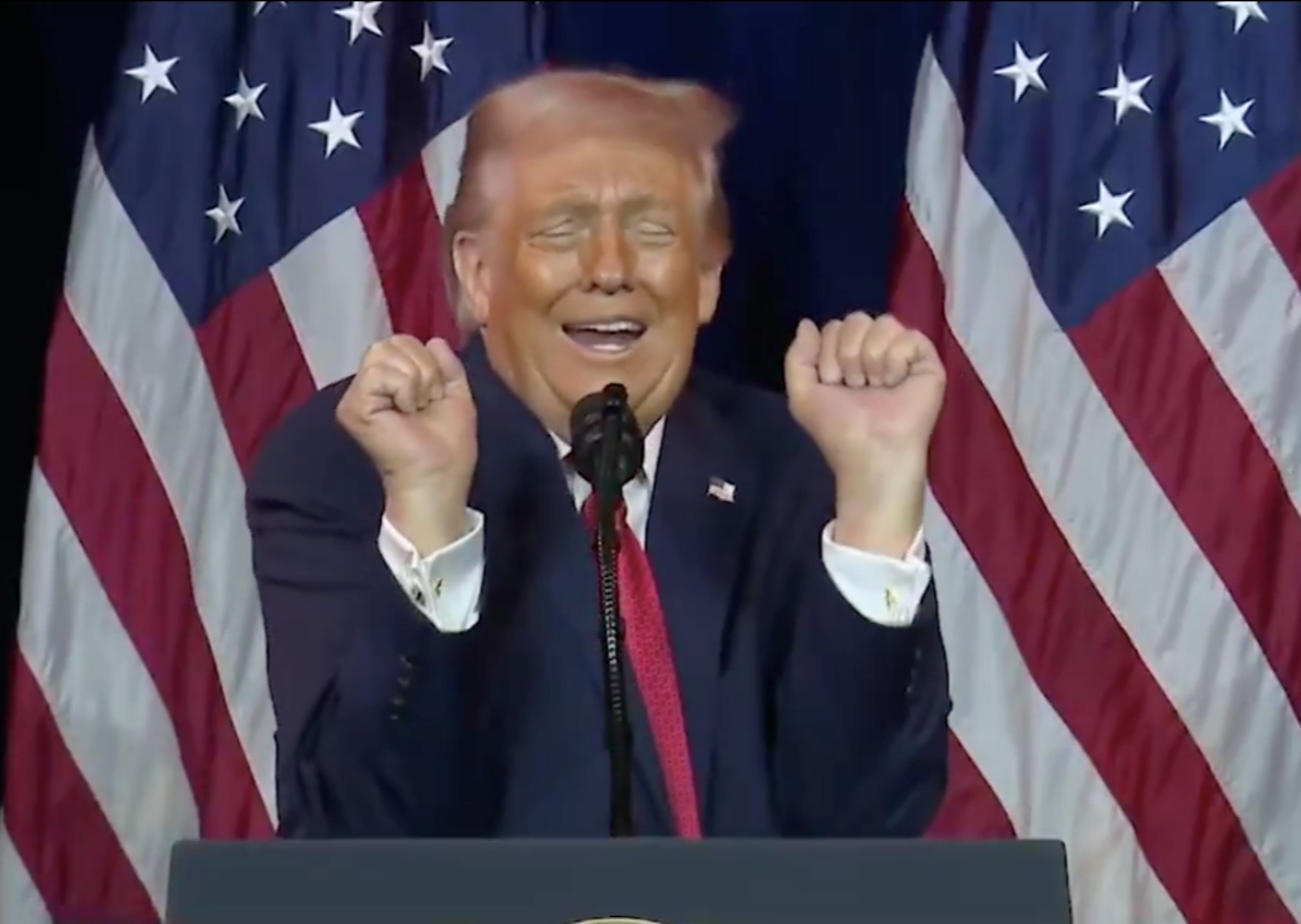 Donald Trump trans halterciyi taklit etti! Akılalmaz hareketleri dünyada gündem oldu!