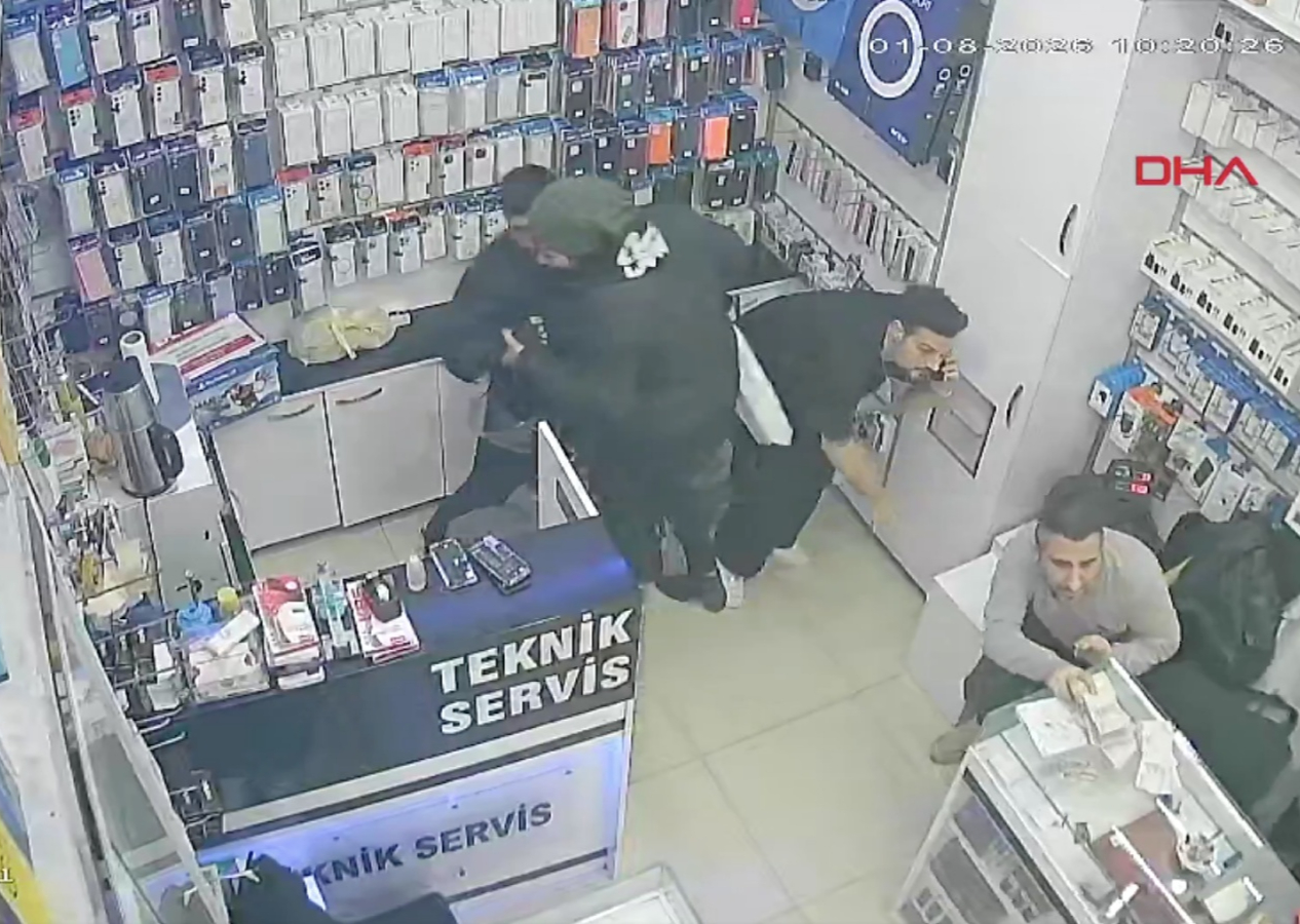 Doğubank İş Hanı’nda silahlı çatışma: Vatandaşlar iş yerlerine sığındı! İşte o anlar...