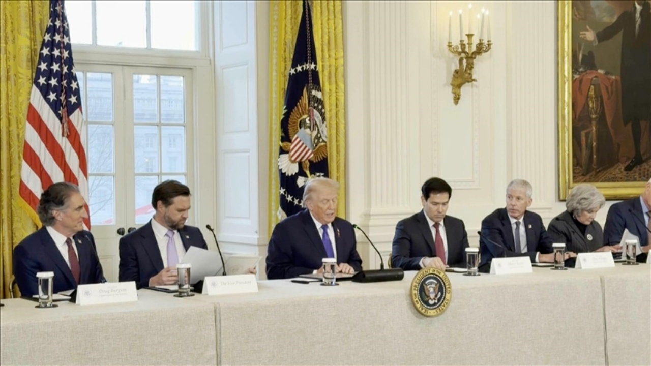 Açık açık sömürü... Trump, ABD'li petrol şirketlerinin patronlarıyla Venezuela'yı paylaşma toplantısı yaptı