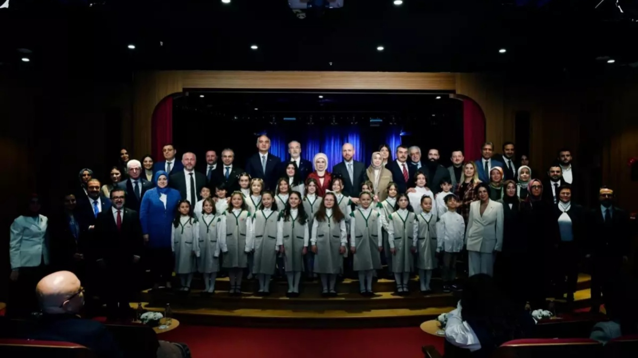 Emine Erdoğan: Müzik gençleri olumsuz içeriklerden koruyacak bir köprü görevi görmeli