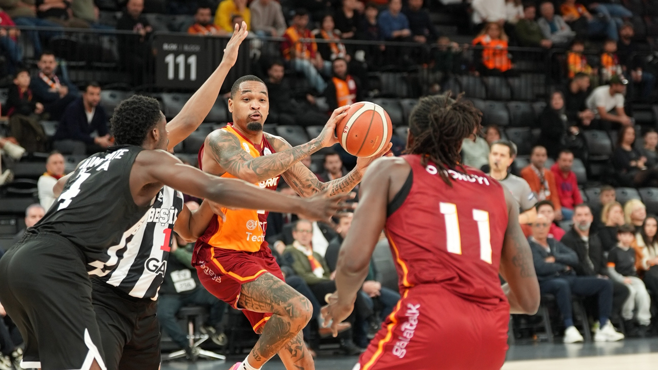 Derbide kazanan Galatasaray! Beşiktaş'a büyük fark