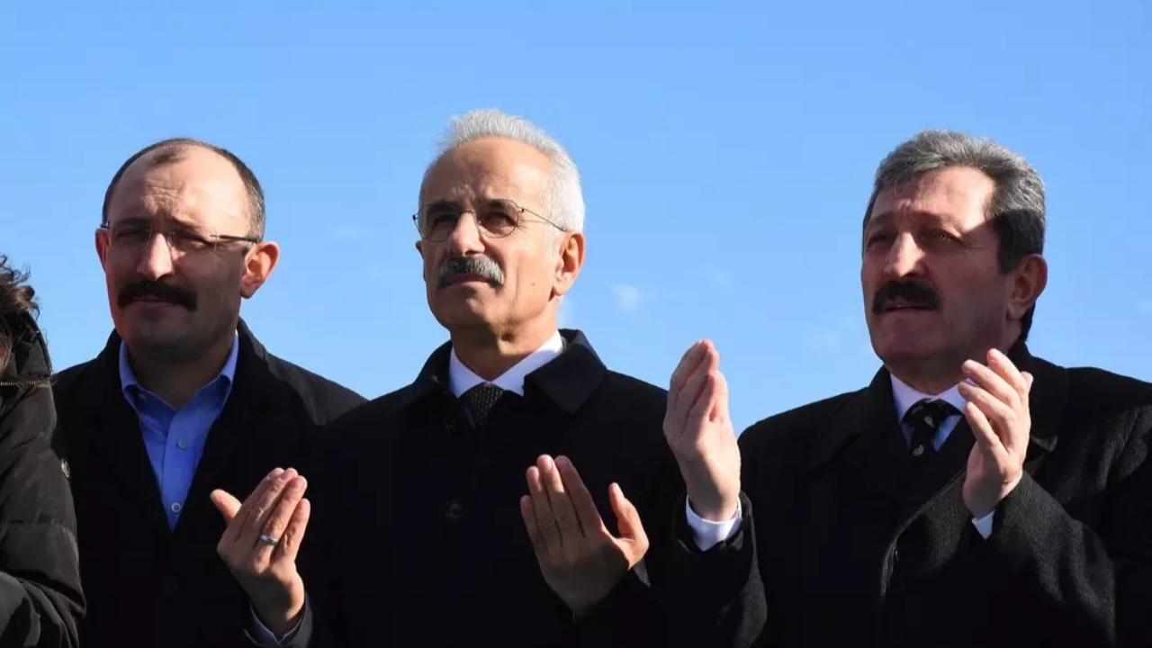 Ankara-Samsun arası 2 buçuk saate düşüyor! Bakan Uraloğlu duyurdu: O bölgeye ilk kez hızlı tren geliyor