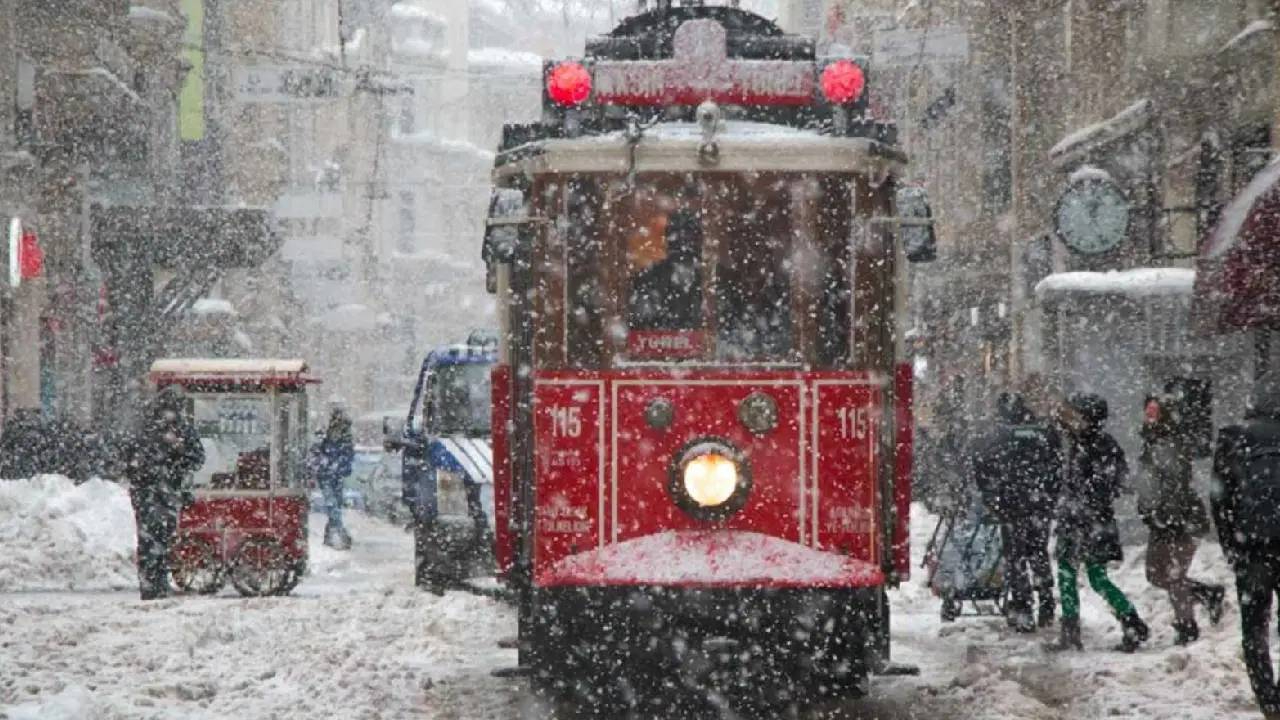 Sabah evden çıkmadan okuyun! İstanbul için kırmızı alarm! AKOM kar saatini açıkladı