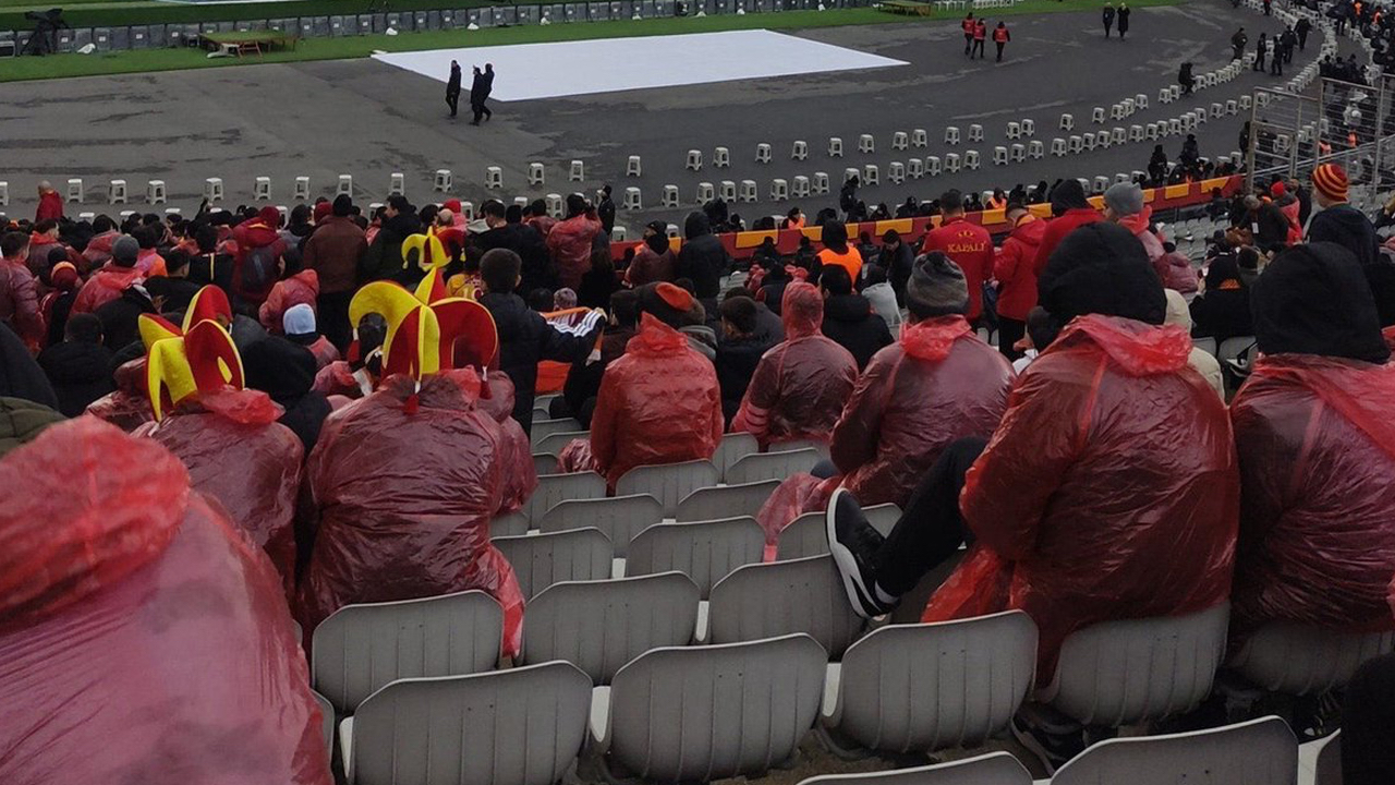 Galatasaray'da 'çöp poşeti' yağmurluğun sorumlusu ortaya çıktı! İşte bu işi organize eden yönetici