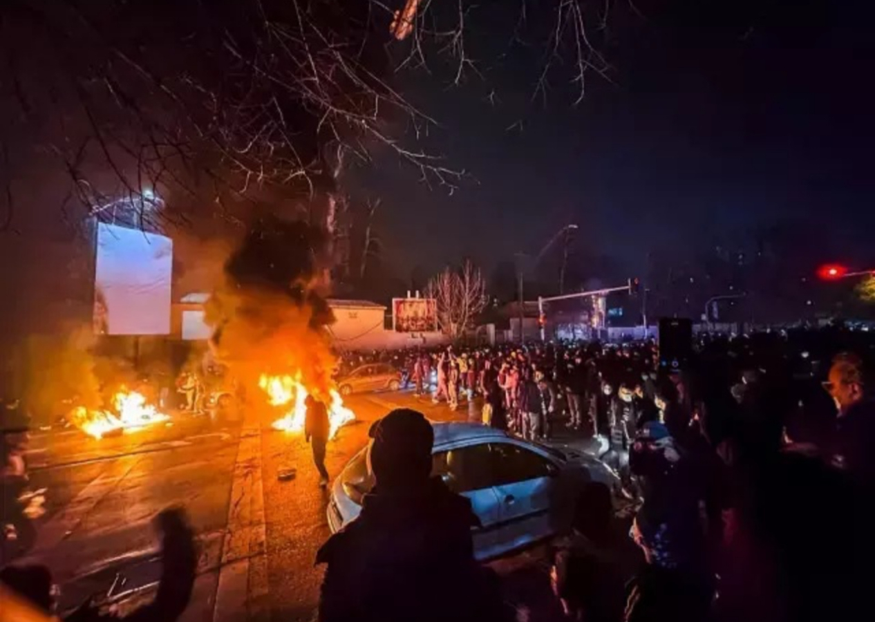 İran'dan açıklama var! Dışişleri Bakanı Arakçi "Protestolar kontrol altında" diyerek duyurdu: Savaşa da hazırız diyaloğa da!