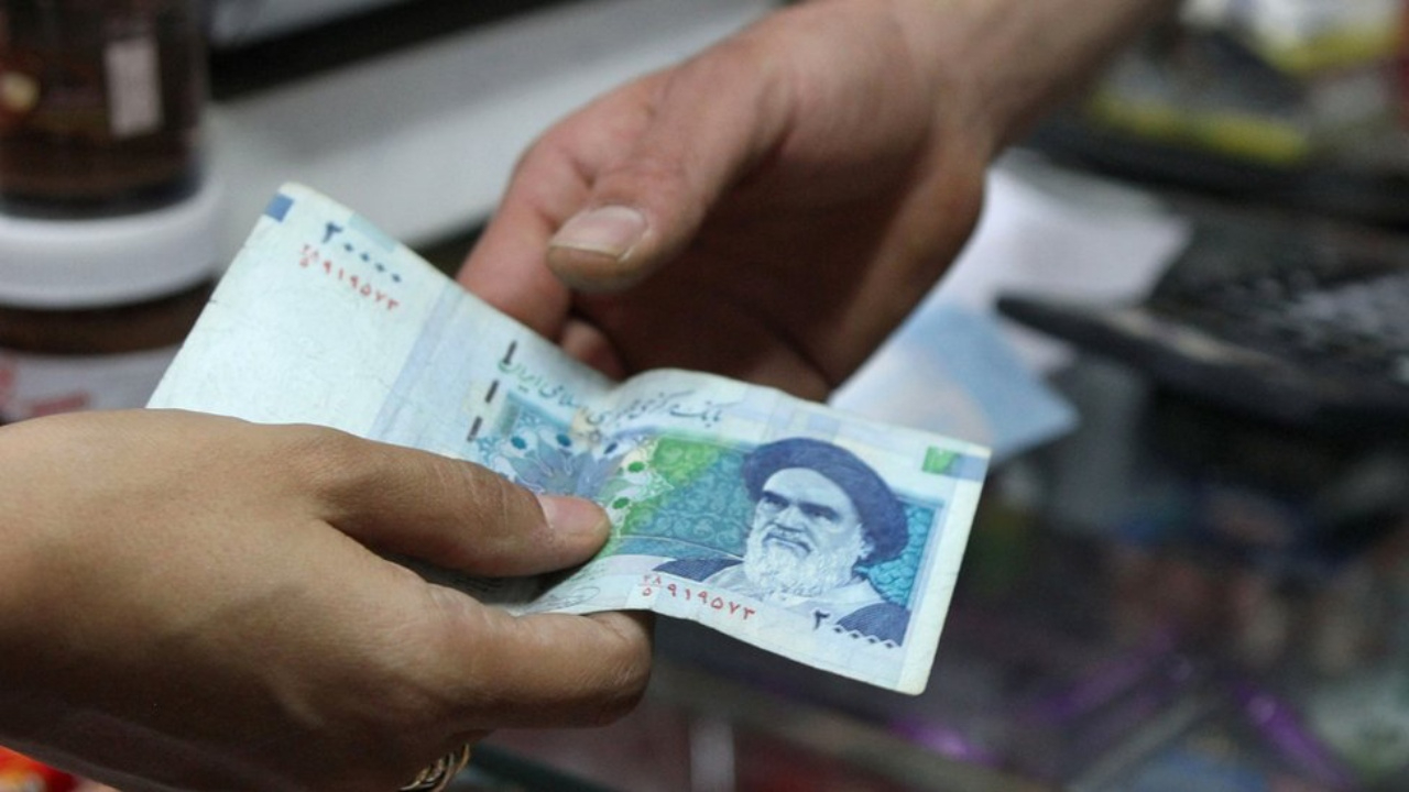 İran riyali dolar karşısında eriyor! 1 dolar 850 bin riyali aştı