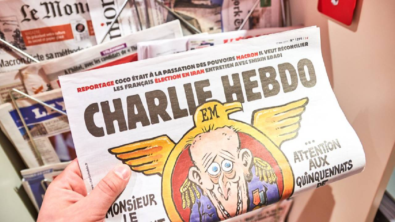 Mizah mı, provokasyon mu? Charlie Hebdo İsrail’e destek sayısıyla pes dedirtti: Çöp kutusu detayı...