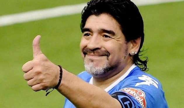 Maradona'dan sürpriz imza!