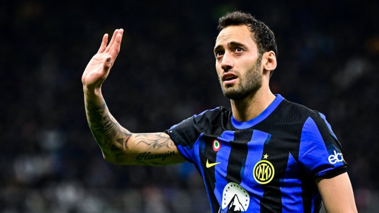 Hakan Çalhanoğlu'ndan geceye damga vuran inanılmaz gol! Inter dev maçta farklı kazandı