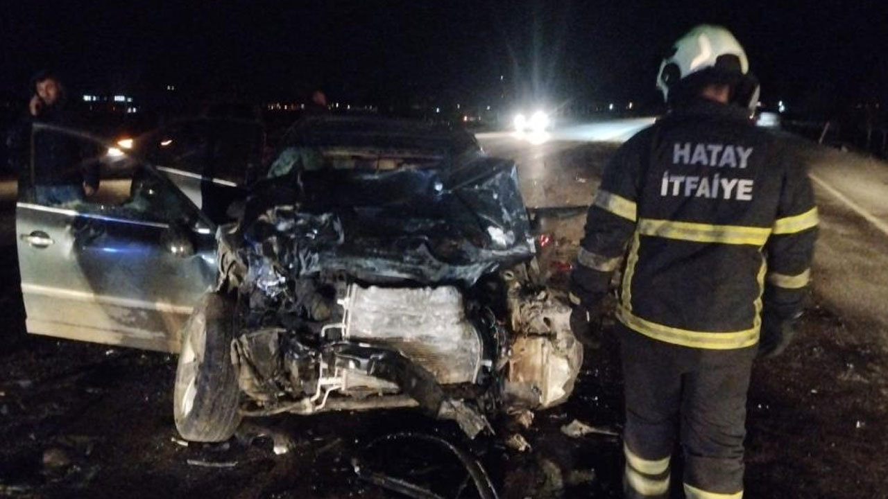 Otomobil ile minibüs kafa kafaya çarpıştı: Ölü ve yaralılar var