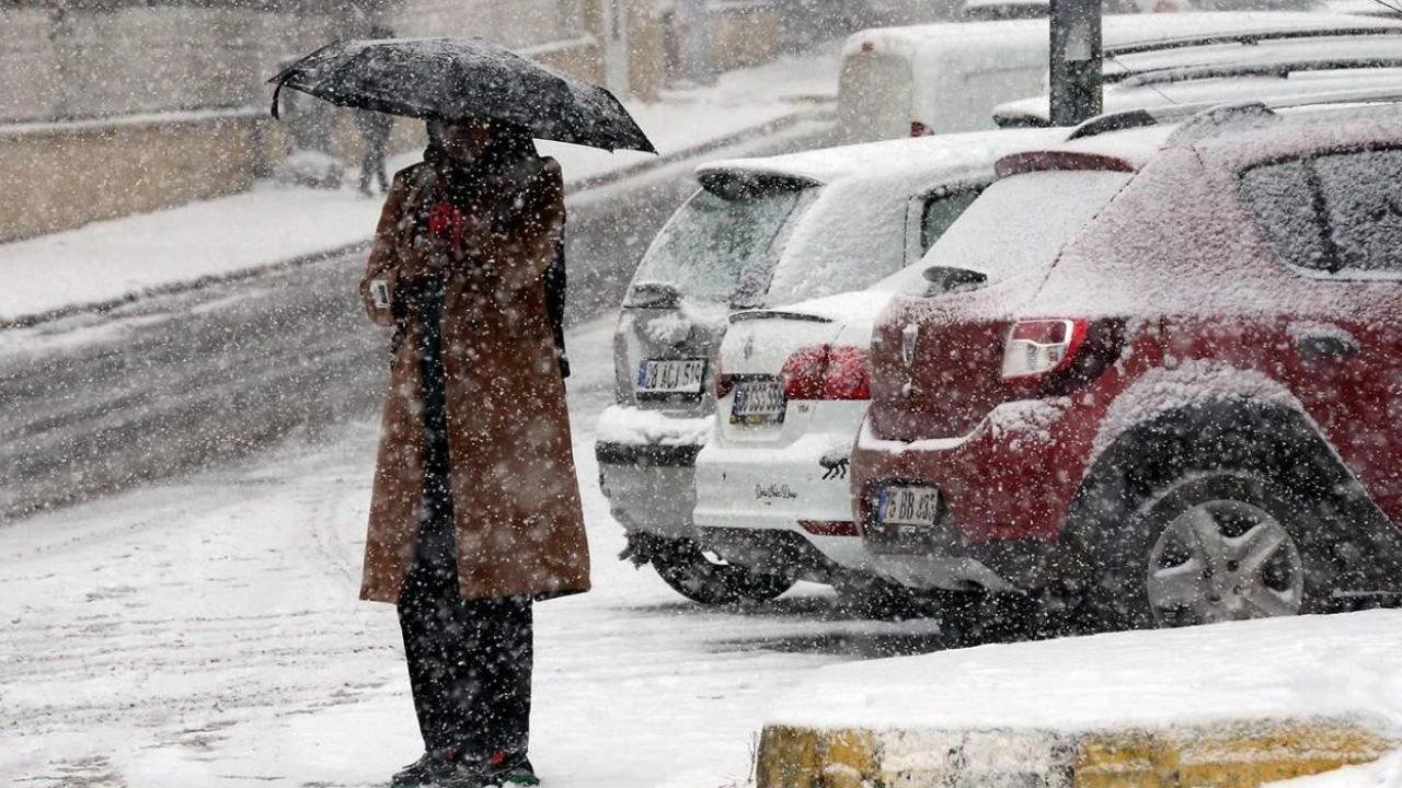 Meteoroloji alarm verdi! Kar geliyor değil, çöküyor! O 3 il için kritik uyarı: İşte hayatın felç olacağı o yerler...