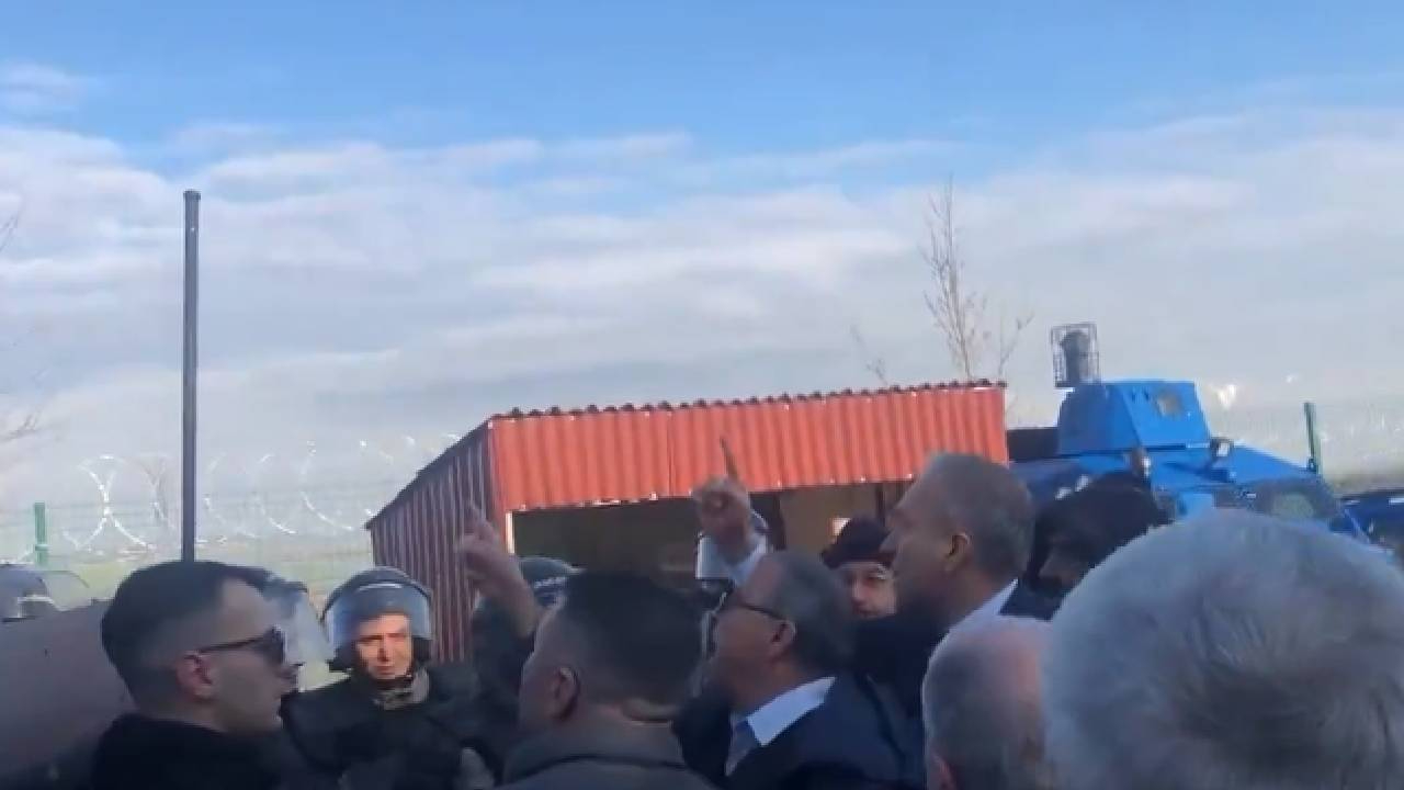 Mahkeme önünde skandal! Çirkin görüntü: CHP’li isimden jandarmaya hakaret