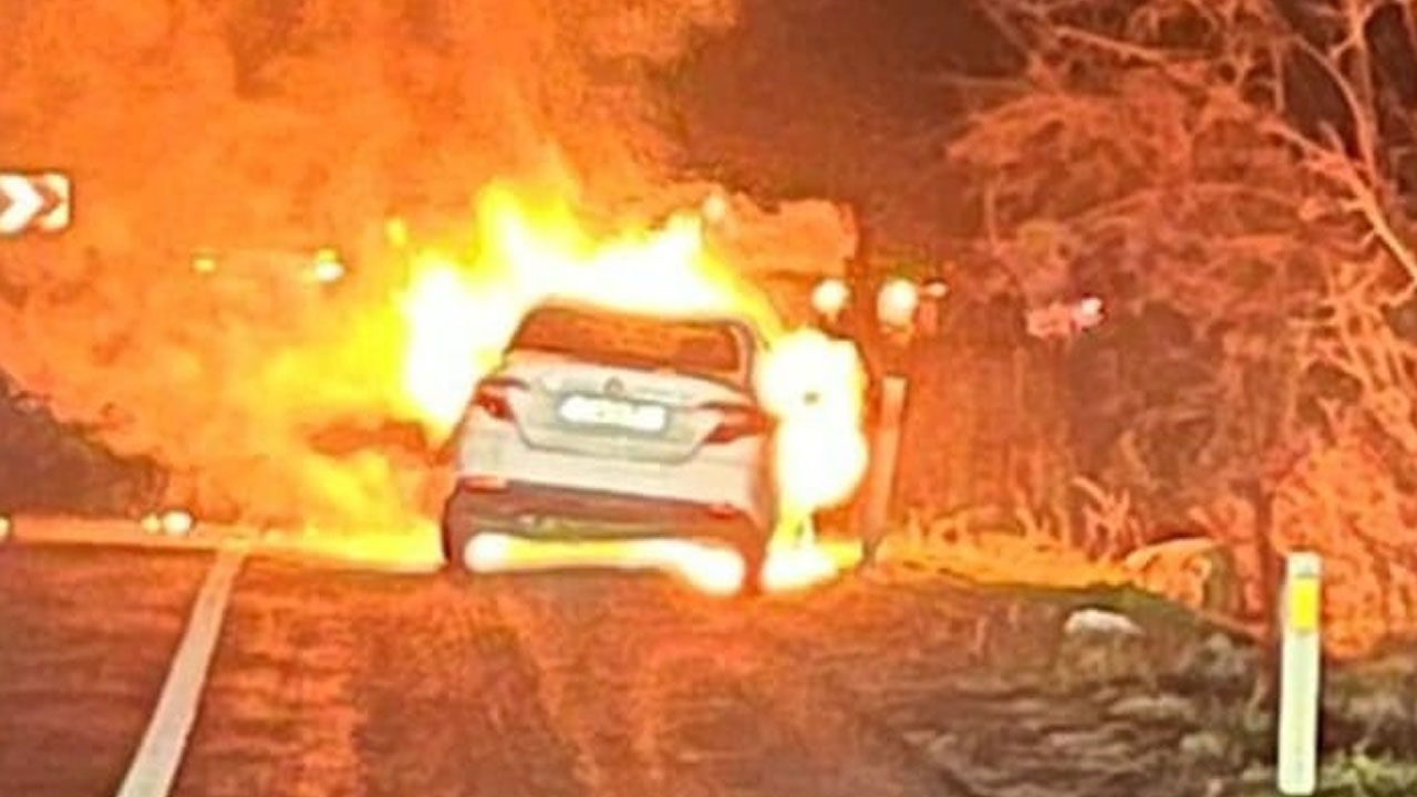 Görüntüler Bursa'dan... Seyir halindeki otomobil alev alev yandı